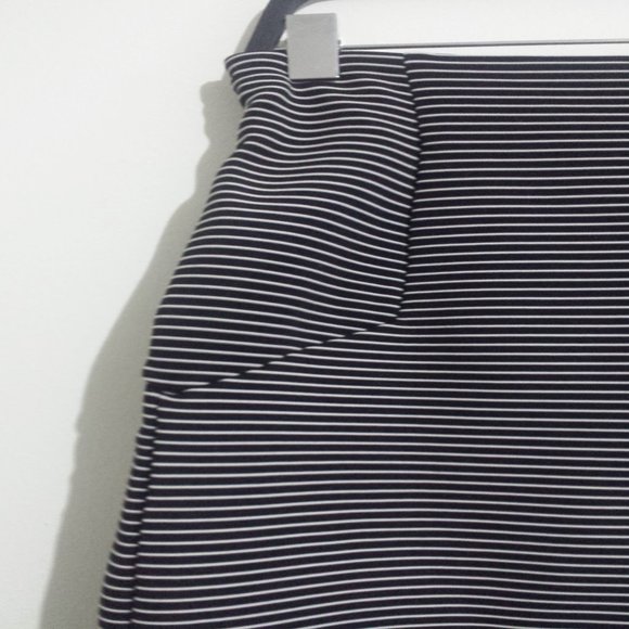 Streetwear Society Skirt - Picture 3 of 6